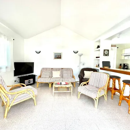 Apartment Bungalow Para Nudistas, Con Vista A La Piscina, En