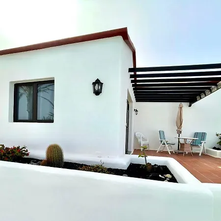 Bungalow Para Nudistas, Con Vista A La Piscina, En Apartment