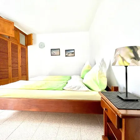 Bungalow Para Nudistas, Con Vista A La Piscina, En Charco del Palo