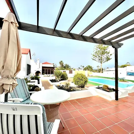Apartment Bungalow Para Nudistas, Con Vista A La Piscina, En