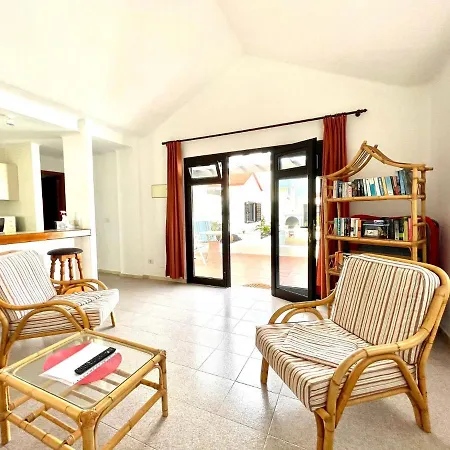 Bungalow Para Nudistas, Con Vista A La Piscina, En *