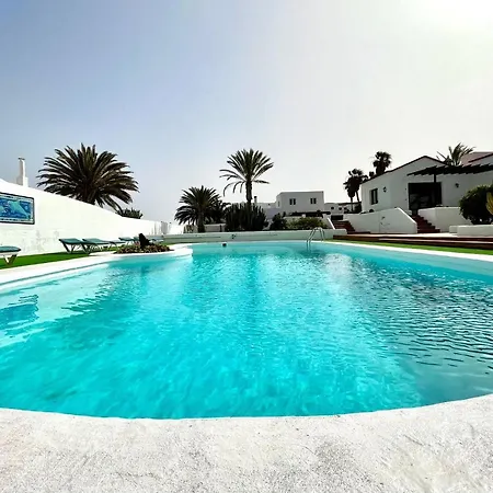 Bungalow Para Nudistas, Con Vista A La Piscina, En شقة