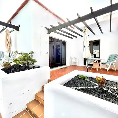 Bungalow Para Nudistas, Con Vista A La Piscina, En *