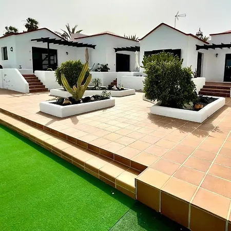 Bungalow Para Nudistas, Con Vista A La Piscina, En Charco del Palo